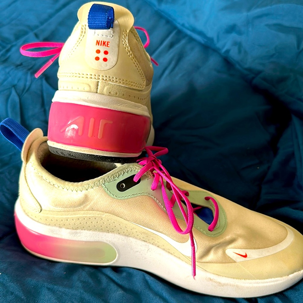 Nike cuteness overload women size 7